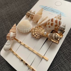 Her Waves Hair Shell Clips